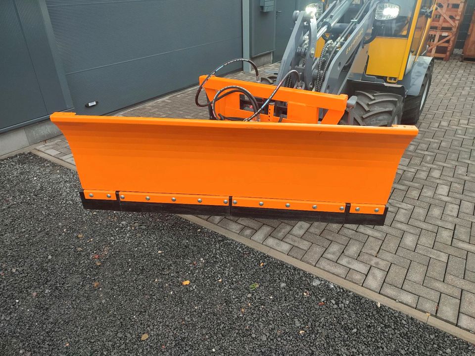 Radlader Eurotrac W 12 + Hydro Schneeschild 2.0 m Kubota NEU in Auderath