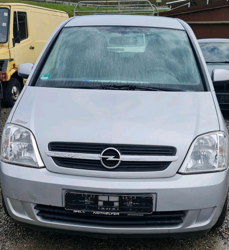 Opel Meriva 1,4 silber in Illingen