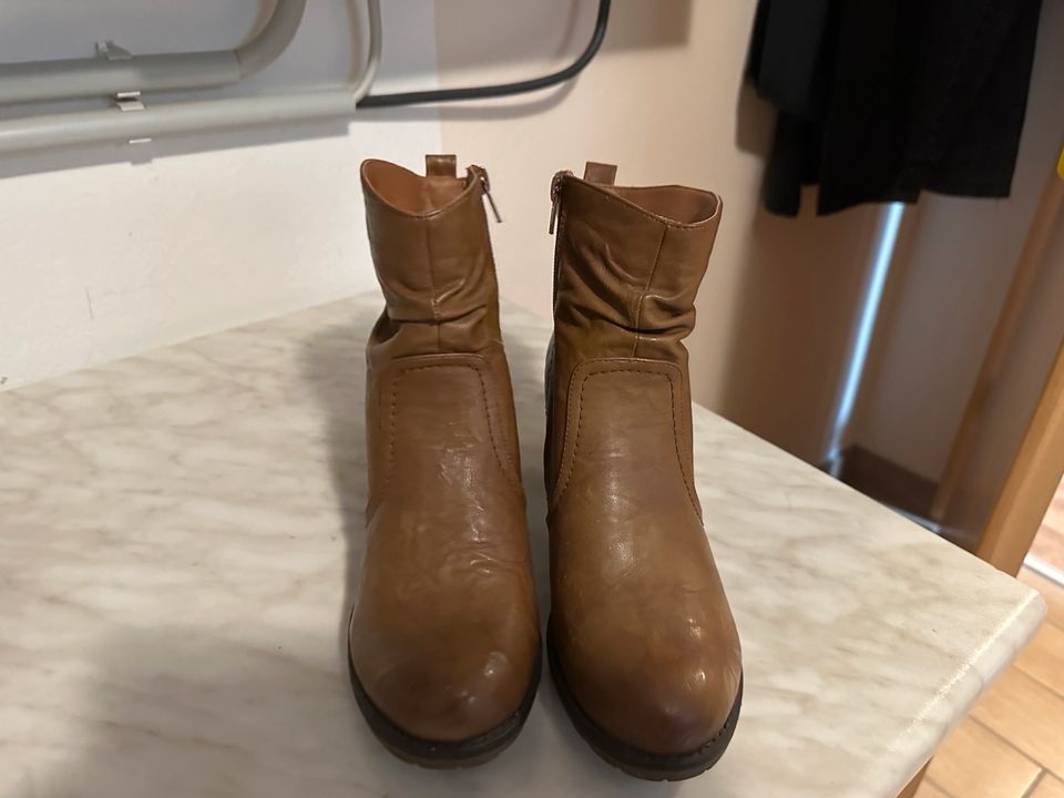 Rieker Stiefeletten braun 40 NEU in Minden