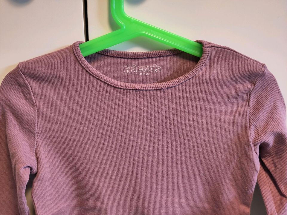 SÜSS! Friends Shirt Gr 110/116 Rippshirt lila mauve Skandi schmal in Erfde