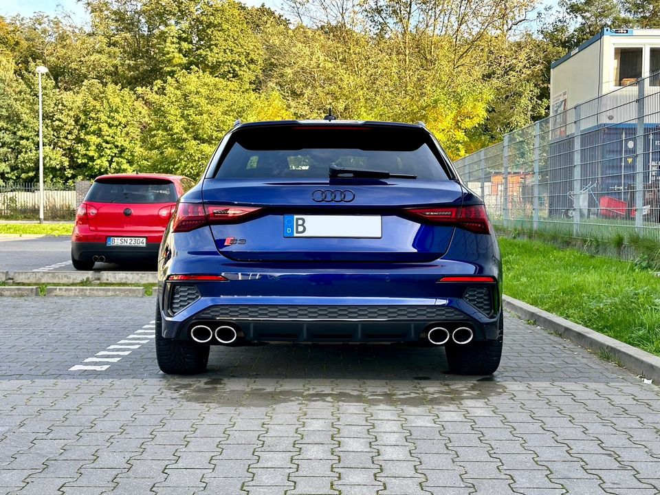 Audi S3 Sportback Quattro - Navarrablau - Werksgarantie 06/27 in Berlin