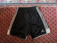 Kurze Sporthose Adidas (Größe M) Pankow - Prenzlauer Berg Vorschau