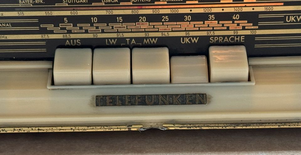 altes Radio Telefunken Jubilate 8 Röhrenradio funktioniert in Hof (Saale)