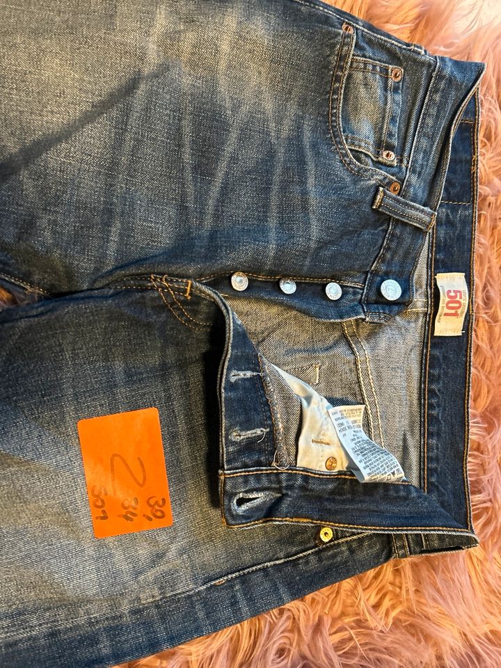 Verschiedene 501 Jeans Hosen 30/34 in Bodenheim