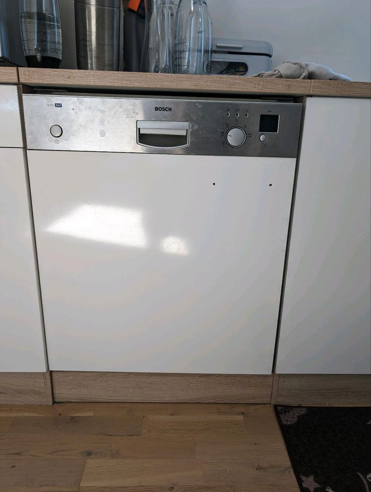 Küche inkl. Kühlschrank und Spülmaschine in Thannhausen