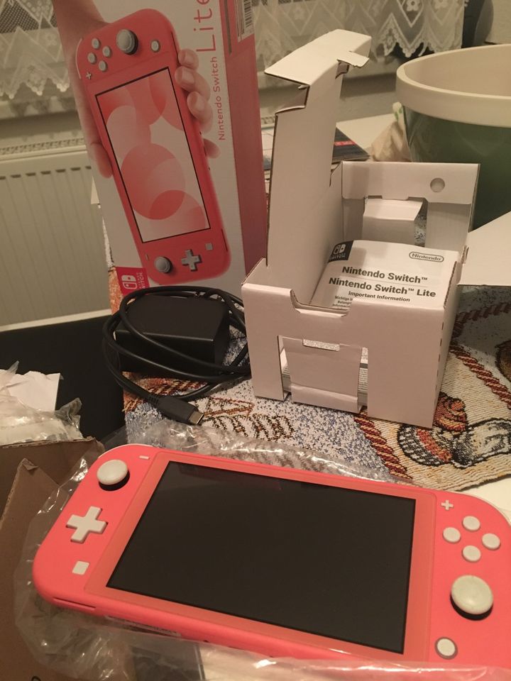 Nintendo switch lite Spielekonsole rosa wie neu top Zustand in Döbeln