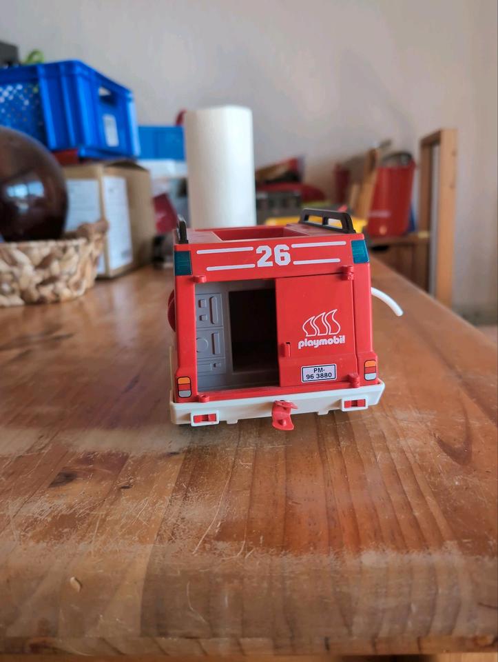 Playmobil Feuerwehrauto – Rot mit Schlauch und blinkender Sirene in Ampfing