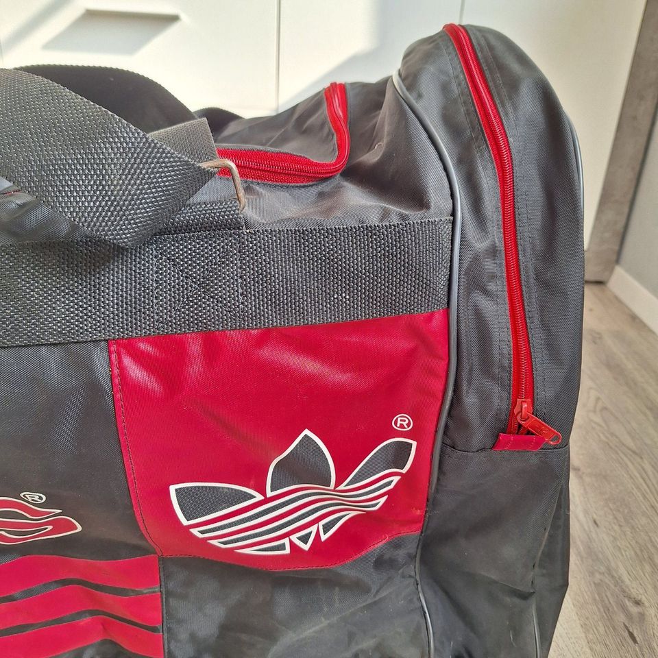 adidas XXXL Vintage Sport- oder Reisetasche Neu 80 x 35 x 50cm in Burghaun