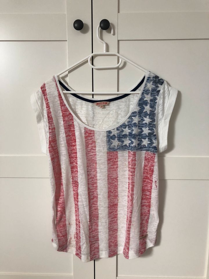 Helles T-Shirt mit USA Flagge von Review in Würzburg