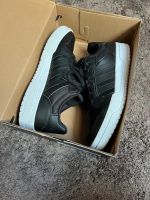 Adidas Sneaker/Basketballschuhe Größe.44 Niedersachsen - Langenhagen Vorschau