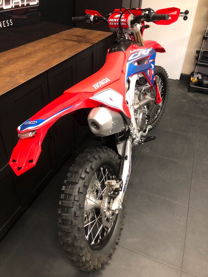 HONDA CRE F300 RX RED MOTO ENDURO NEU! MIT BRIEF! in Eicklingen