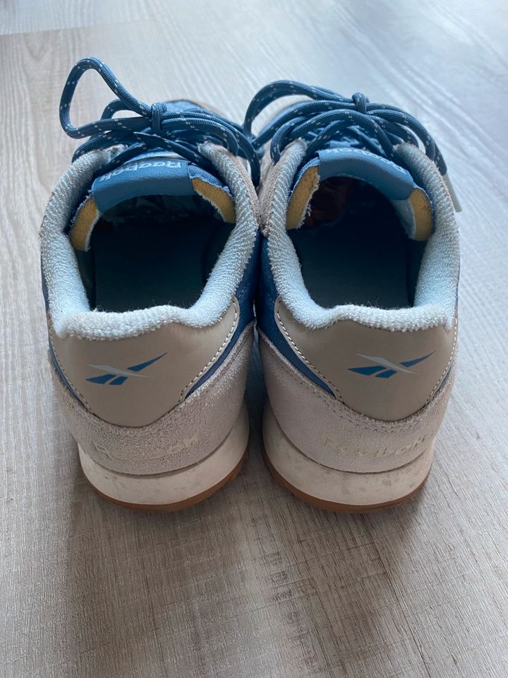 Neuwertiger Reebok Sneaker, grau-beige / blau, 39 in Leverkusen