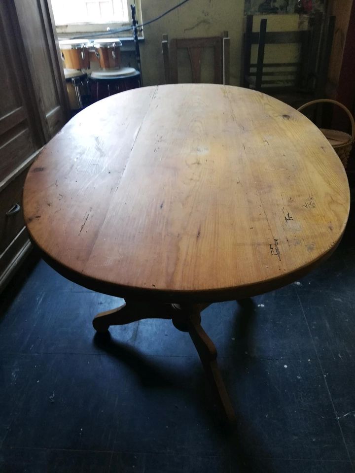 Antike Tisch oval Dreifuß in Erlangen