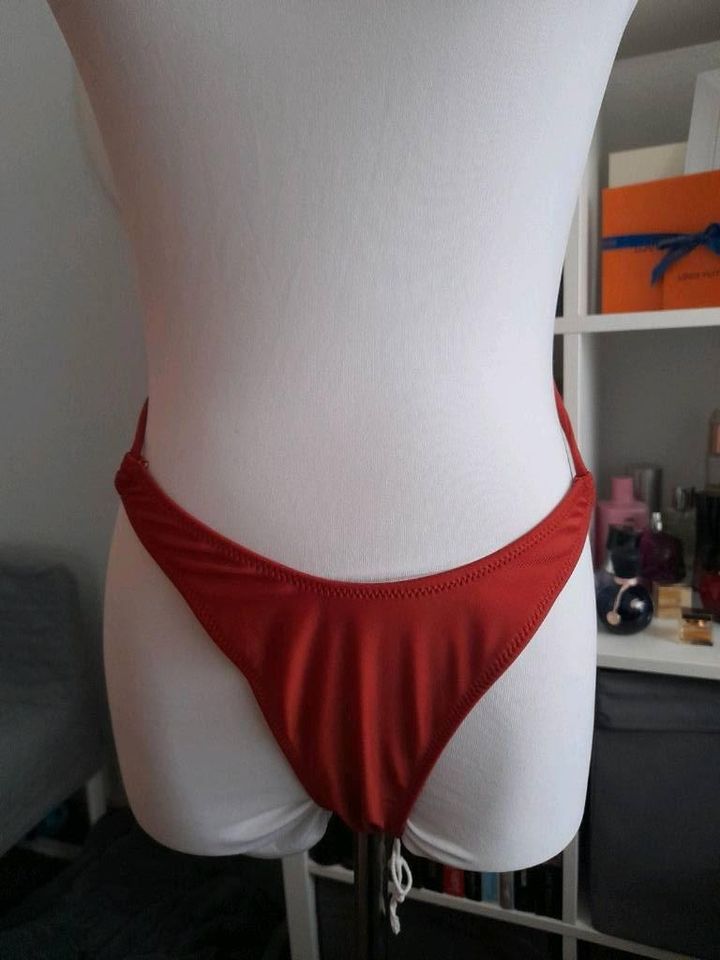 PrettyLittleThing  Bikinihose Gr. 38, rot / orange, neu in Detmold
