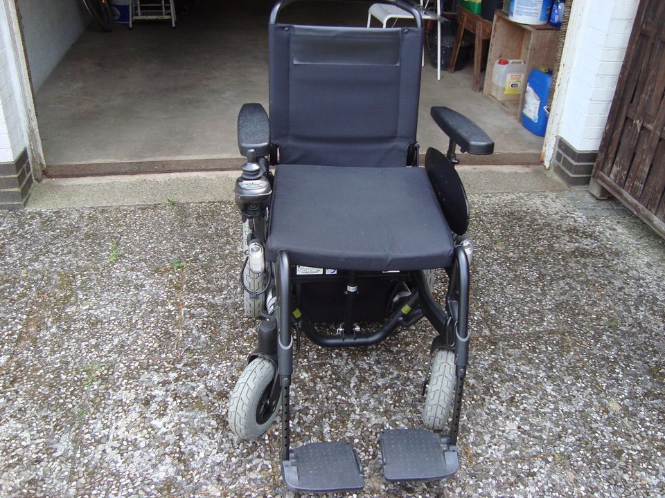 E-Rollstuhl - MEYRA - E-1609 - fahrbereit 6Kmh - o.VS - Zubehör in Walsrode