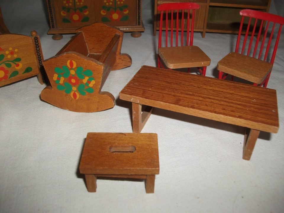 Puppenmöbel Bauernmöbel aus Holz 1960iger in Wendorf