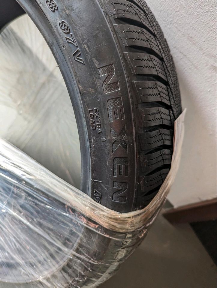 1 x Winterreifen Nexen 245 / 40 R18  # NEU # in Weyhe