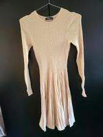 Kleid mit Rundhalsausschnitt Sachsen-Anhalt - Mücheln (Geiseltal) Vorschau