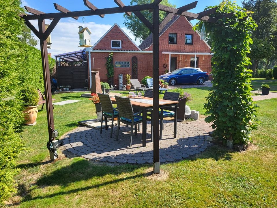 Großes, gepflegtes Einfamilienhaus mit gr. Grundstück, Doppelgarage, Werkstatt, Gartenhaus und Terrasse in Rhauderfehn OT. Burlage in Rhauderfehn