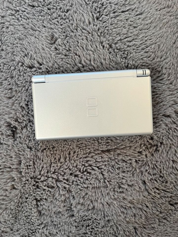 Nintendo ds lite in Silber ( wie neu ) in Berlin