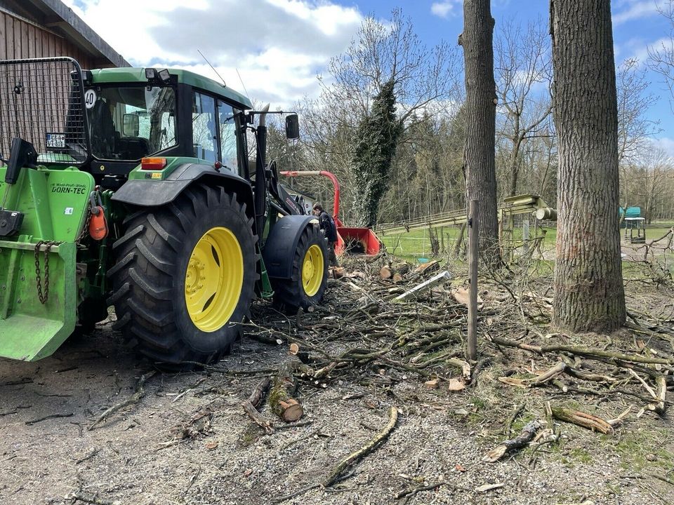 Baumpflege Baumfällung mit Hubarbeitsbühne/ Hebebühne 30 Meter in Hermannsburg