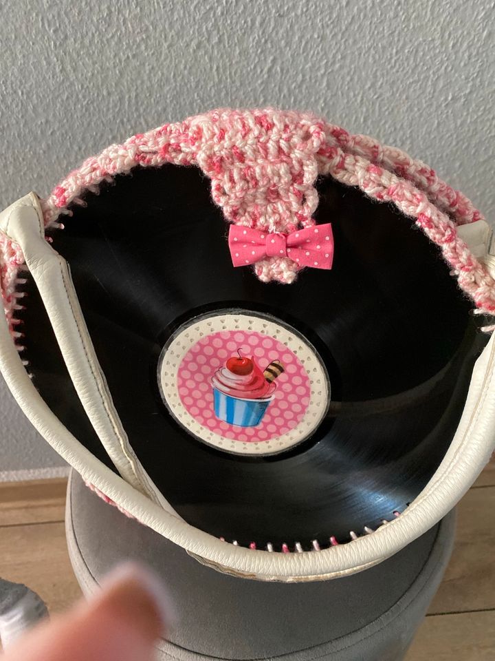 Handtasche Upcycling aus alten Schallplatten Rockabilly in Zwickau