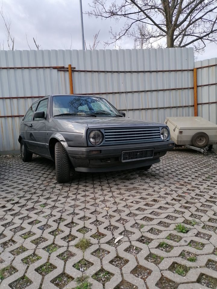 Golf 2 Bastelfahrzeug Projektauto Papiere vorhanden in Groitzsch