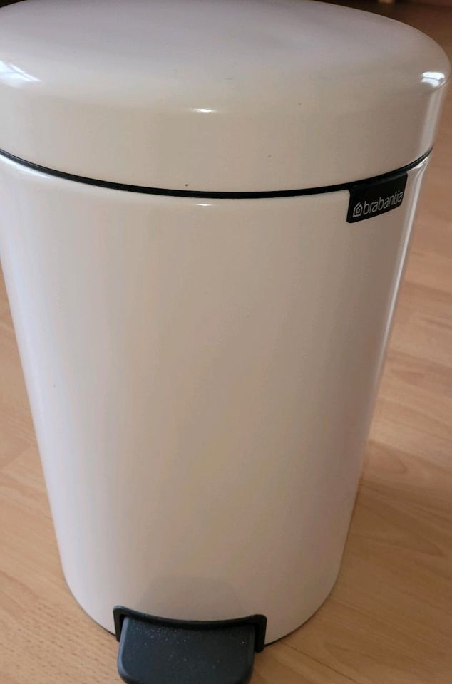 Brabantia Tret Mülleimer 12l Nr 11969 in Röhrmoos