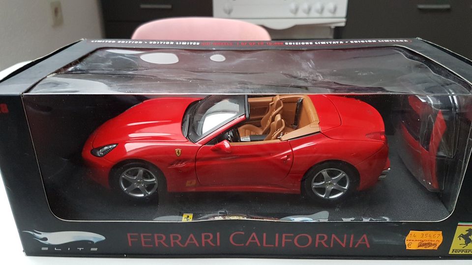 Ferrari 1/18 Hot Wheels Elite Modellautos in Krefeld