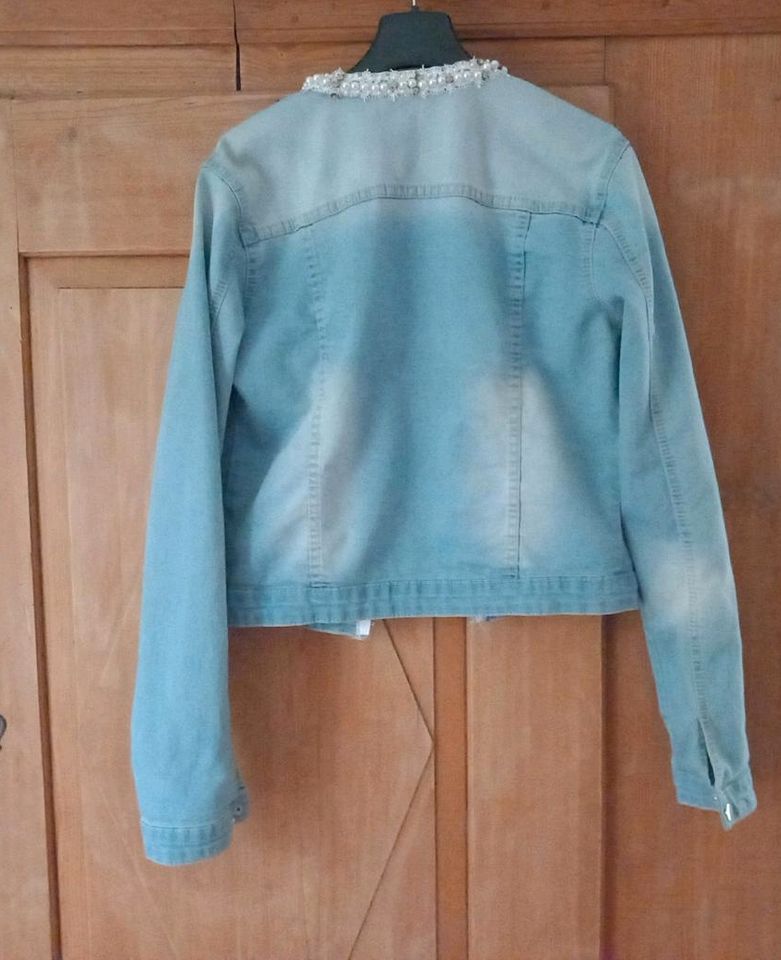 Jeansjacke Gr. 40/42 von Semaforo mit Perlenkante in Rothenburg o. d. Tauber