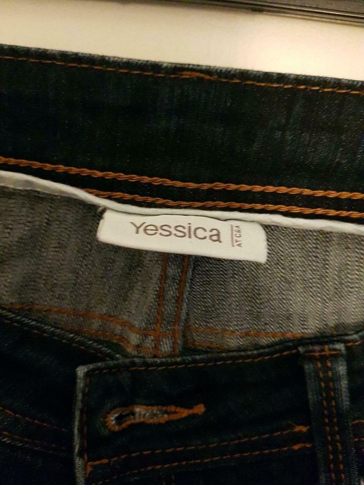 Jeans yessica Gr 38, gerades Bein, Länge 32 in Wenden