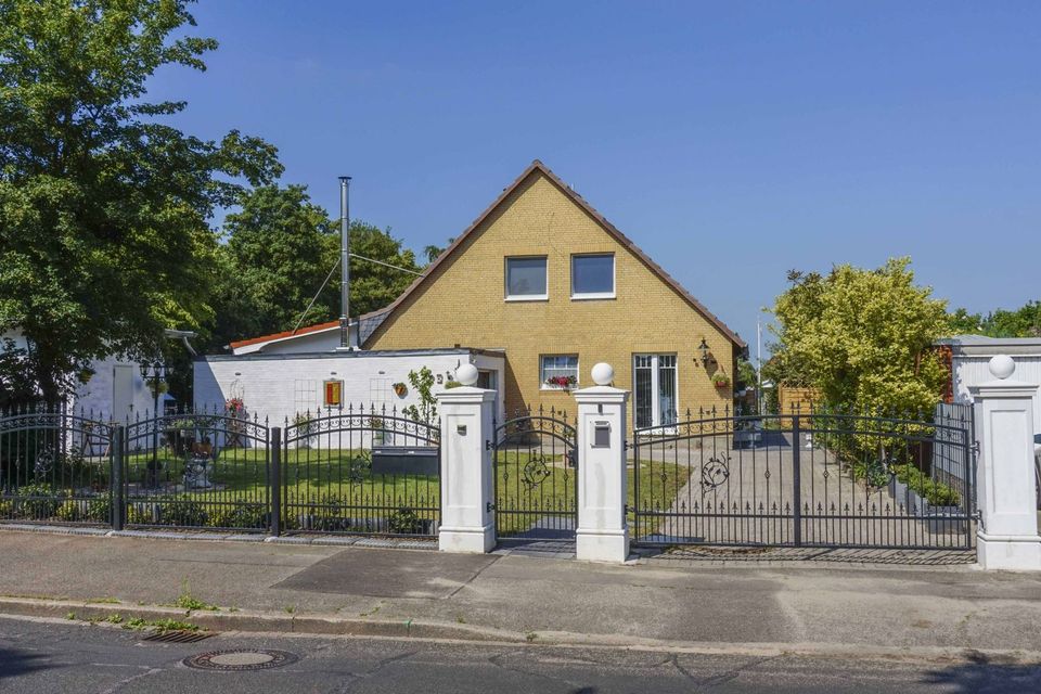 Energetisch saniert! Gepflegtes Zweifamilienhaus mit Garten und Garage in Ratzeburg