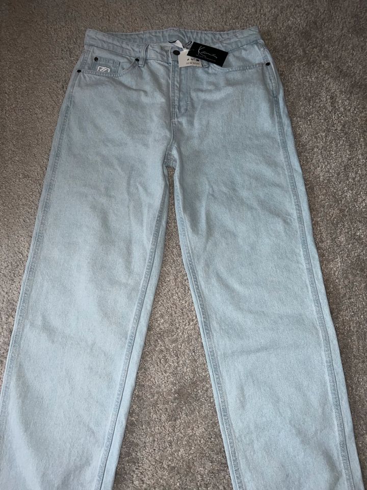 Jeans Karl Kani hellblau, 34r in Bad Segeberg