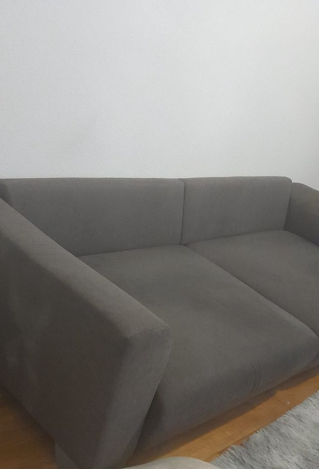 gepflegtes Sofa grau in Leipzig