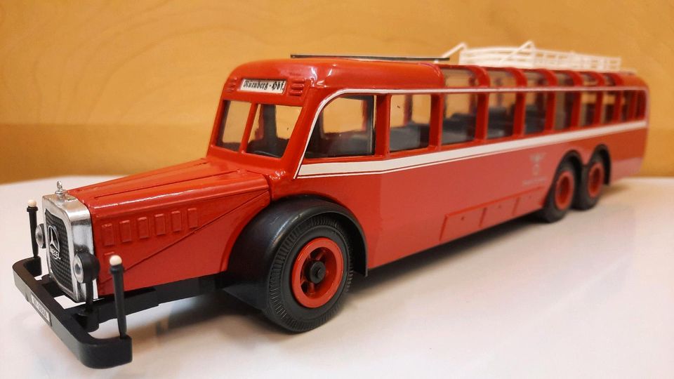 Conrad Mercedes Benz O 10000 Limited Edition 1:43 Vitrinenmodell in Menden