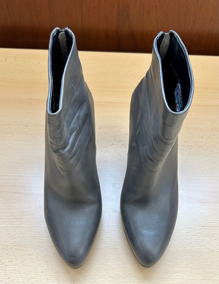 5th Avenue Cindy Crawford Stiefeletten Leder grau Gr. 39 in Berlin