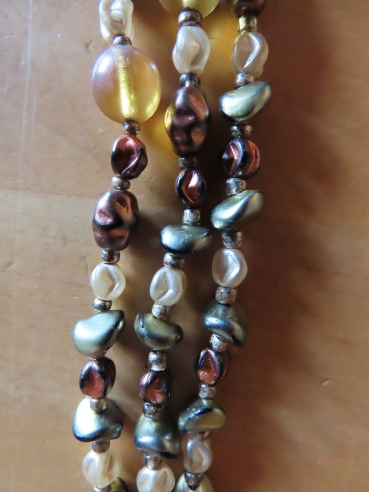 Halskette dreireihig unterschiedliche Perlen/ Steine verschiedene in Roth (Landkreis Altenkirchen)