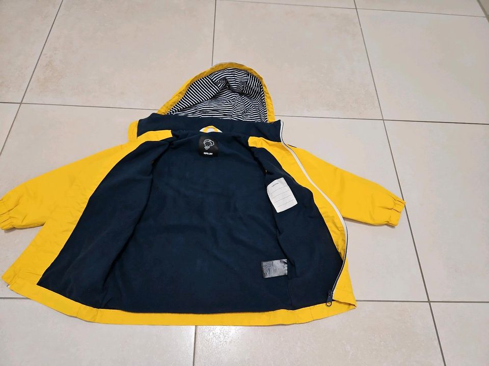 Jacke H&M Gr. 122 Regenjacke Übergangsjacke in Altdorf