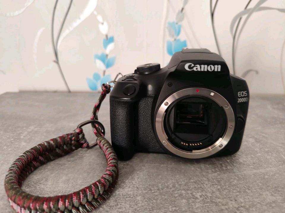 Spiegelreflexkamera Canon EOS 2000D in Duisburg