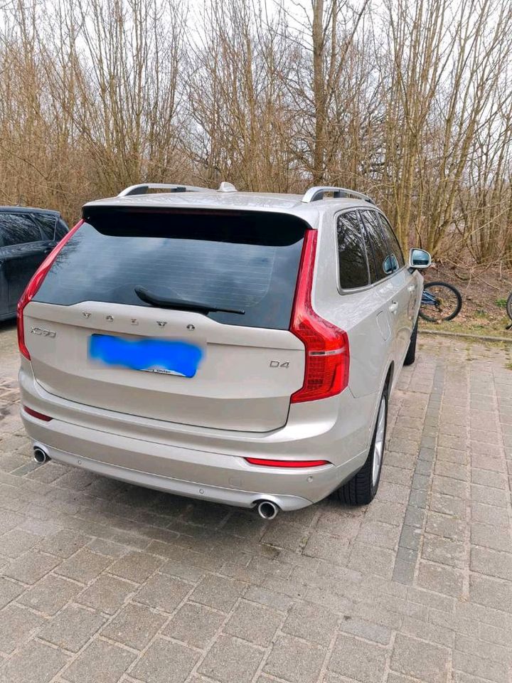 VOLVO XC90 D4 Momentum  2WD Km.Stand: 76.400 in Wedel