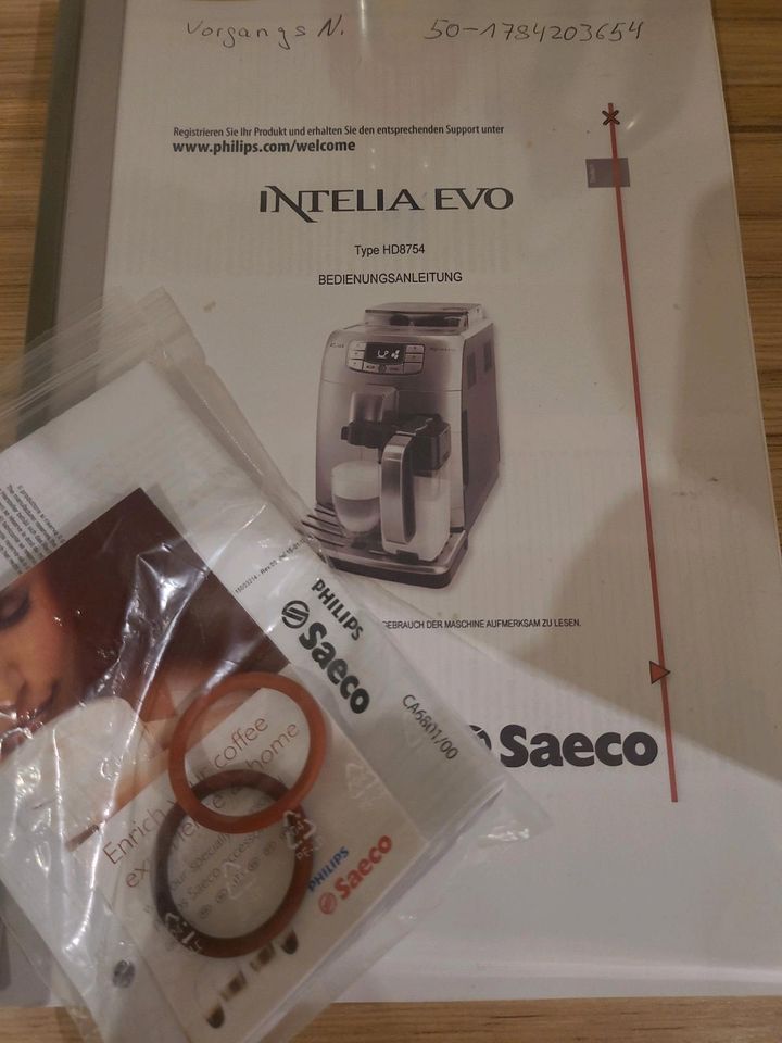 Kaffeevollautomat Saeco Intelia EVO Latte+ in Essen