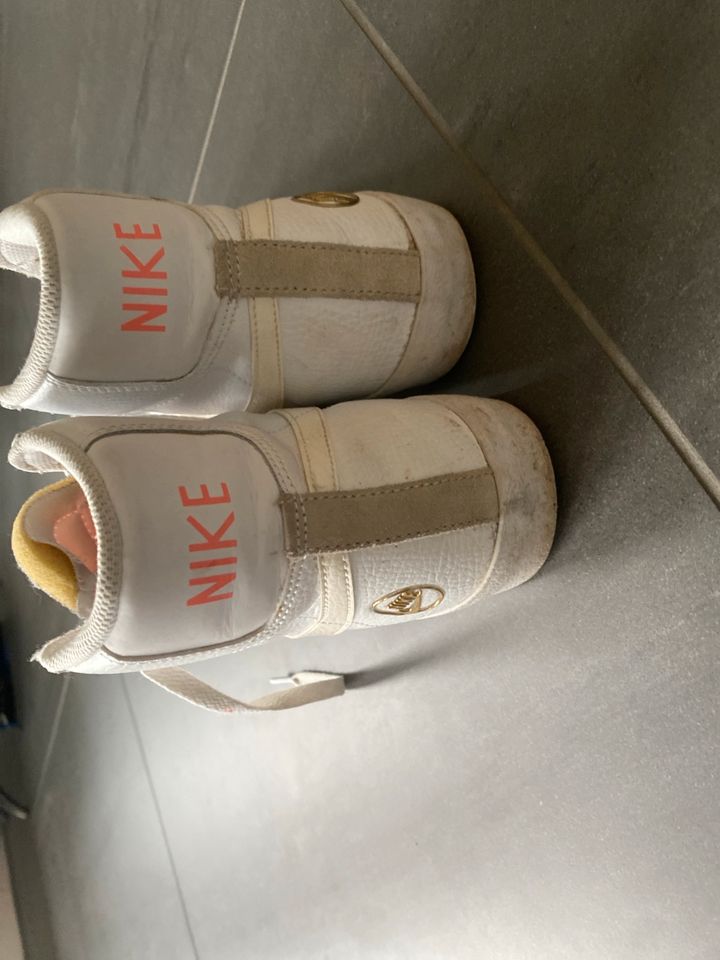 Nike Schuhe in Größe 40 in Sindelfingen