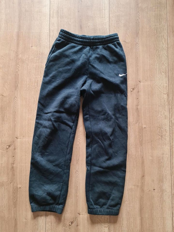 Nike Jogginghose Gr. 152 # schwarz in Hessen - Hünfeld | eBay Kleinanzeigen  ist jetzt Kleinanzeigen