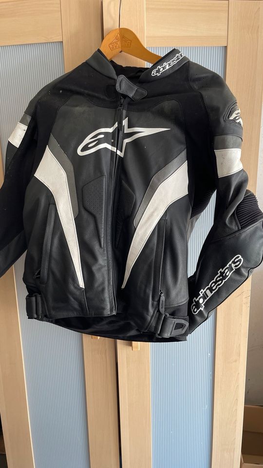 Alpinestars Lederkombi Schwarz/Weiss Größe 52 in Hannover