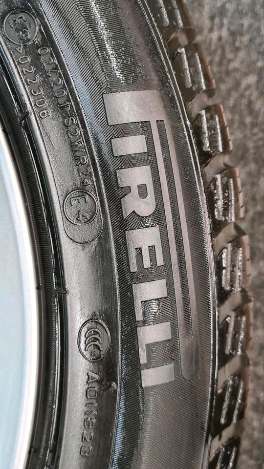 4 Pirelli Winterreifen 225/50 R17 98H  6/7.5mm Dot20 in München