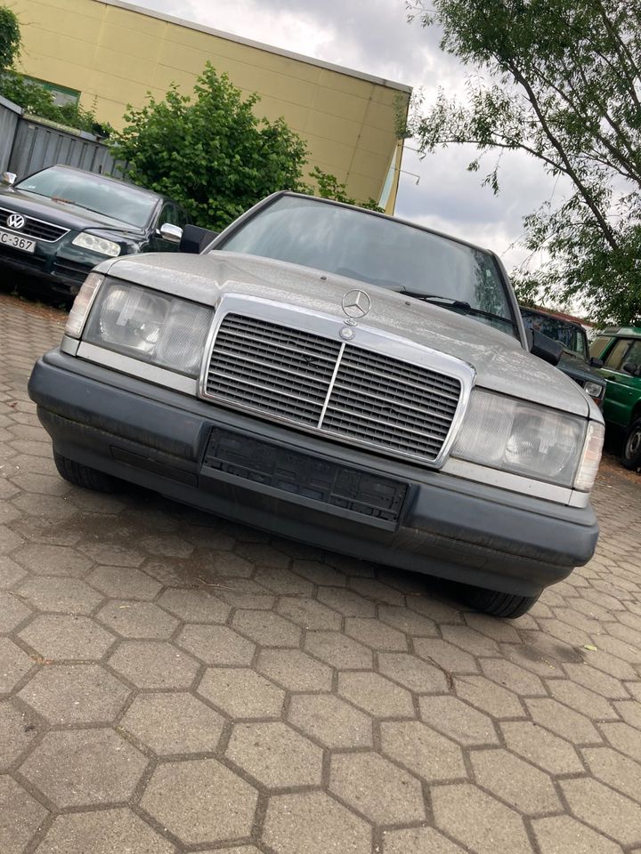 Mercedes W124 260E Oldtimer in Dresden