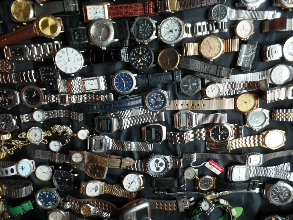 Konvolut von 276 Armbanduhren,Herrenuhren,Damenuhren,Sammlung in Bielefeld