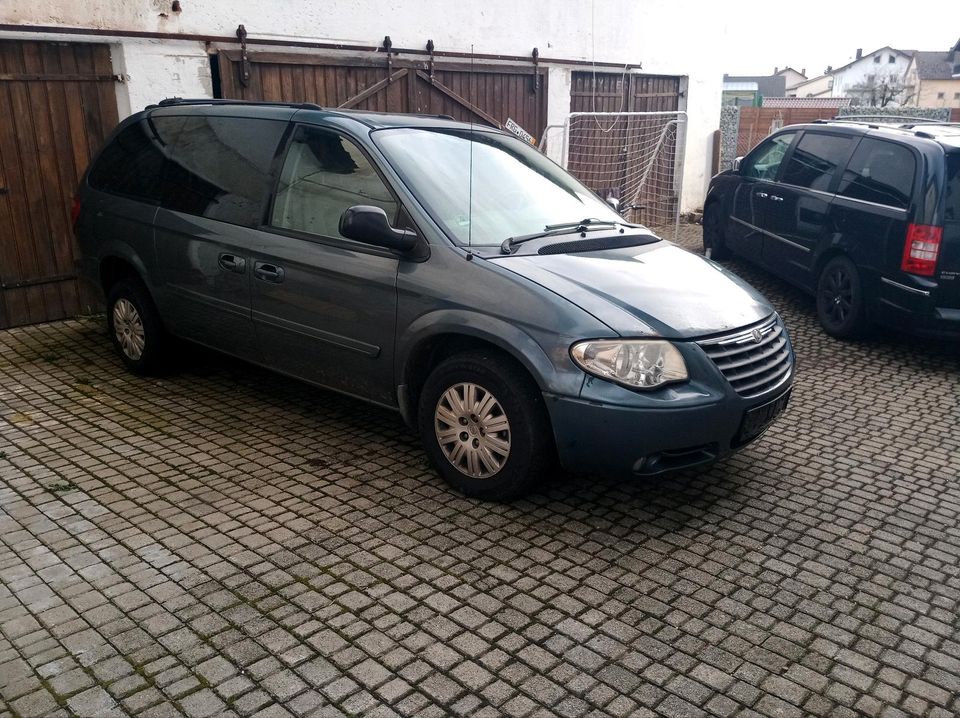 Chrysler Grand Voyager / Town & Country in Untergriesbach