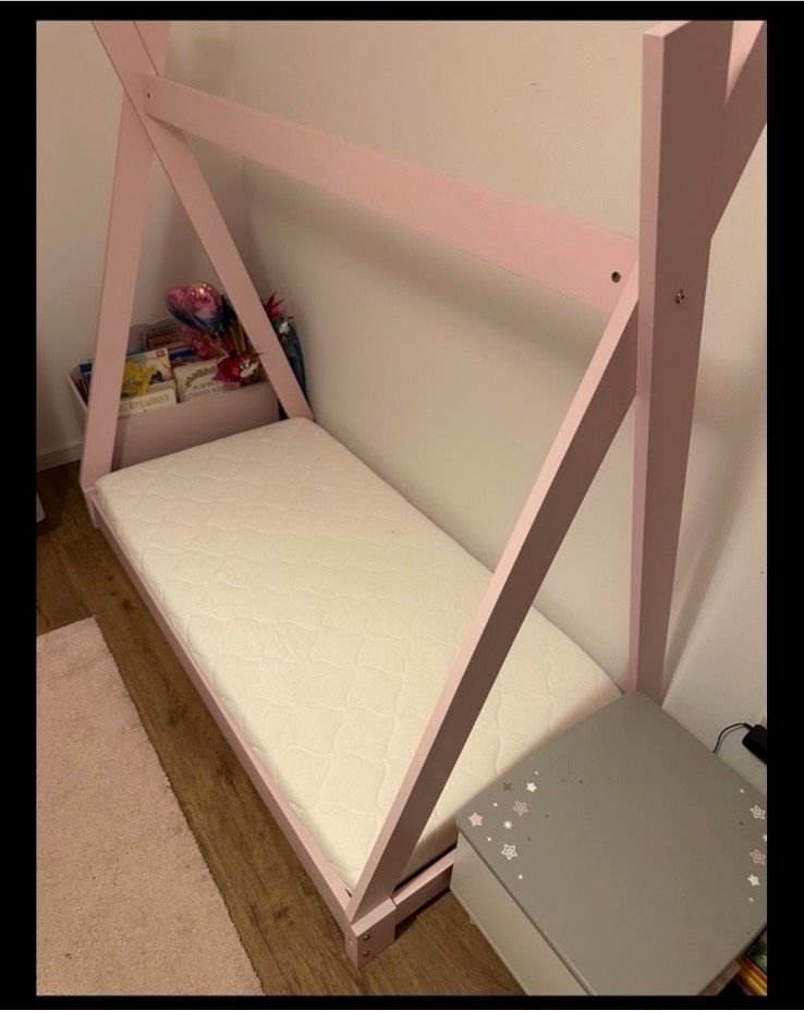 Tipi Mädchen Kinderbett mit Matratze rosa in Höchstadt