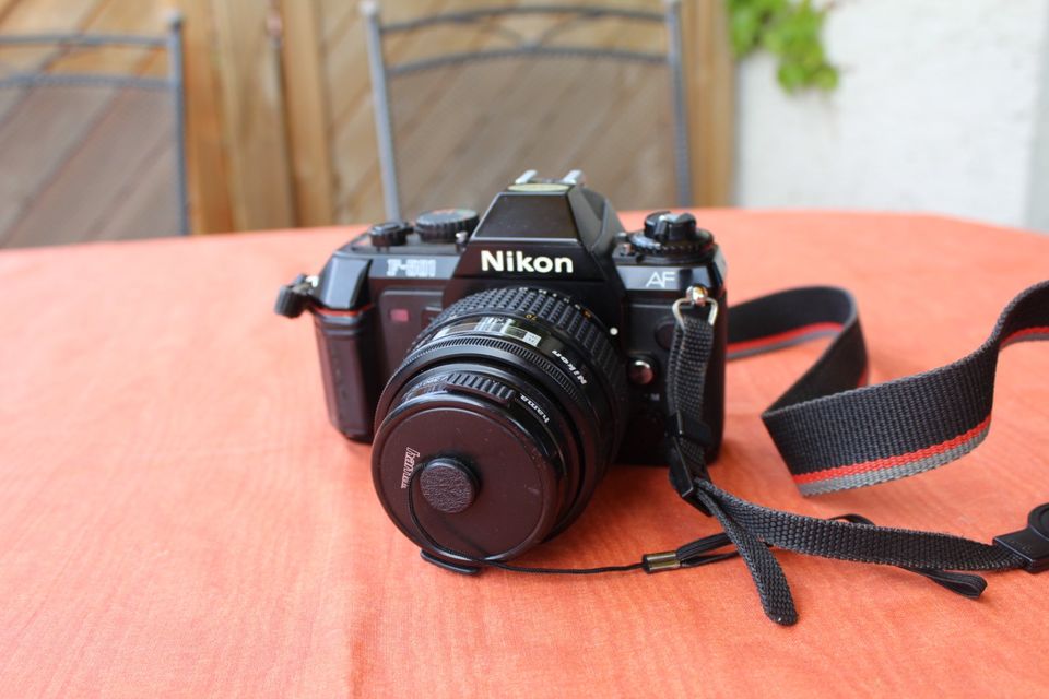 Nikon Kamera mit diversem Zubehör in Bexbach